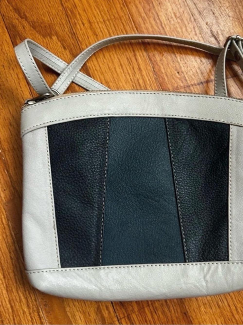 Ecuadorian leather Classic Two-Tone Crossbody Bag - Black and Light Gray